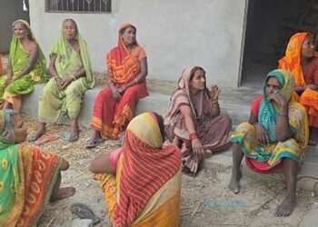 लहानमा डाकाहरुले बम पड्काएर लुटपाट  गरेका छन्