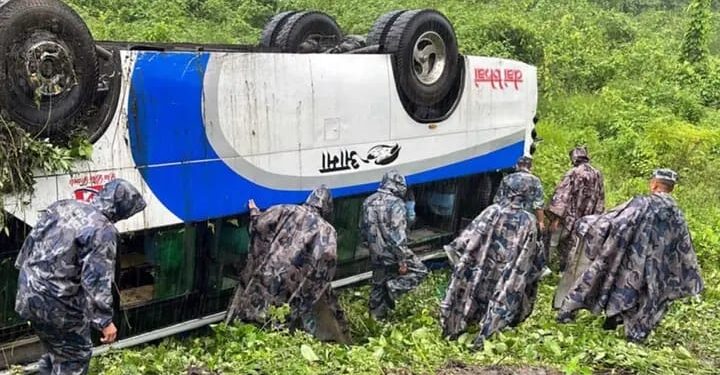 जनकपुरधामबाट वीरगन्ज जाँदै गरेको यात्रु बस बाराको  पसाहा पुलनजिक दुर्घटना  १४ जना घाइते ।