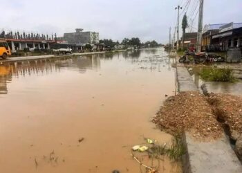 सिरहाको गोलबजार गुरुधाम  देखि  AB MALL सम्म डुबानमा