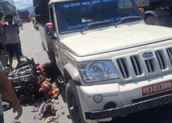 नवलपुरको गैँडाकोटमा मोटरसाइकाल र बोलेरो एक आपसमा ठोक्किँएर दुर्घटना हुँदा दुई जना घाइते