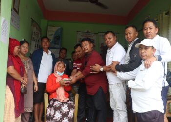 डाँडाझेरी गैंडाकोट विकास समाजको पहलमा क्यान्सर पीडितलाई सहयोग