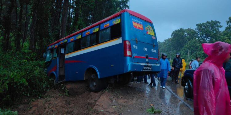 कावासोती ८ स्थित पूर्वपश्चिम राजमार्गमा दुर्घटना, १५ जना घाइते